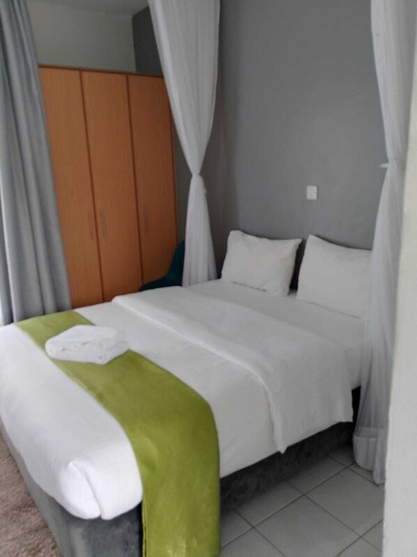 1 bedroom, iron/ironing board, Internet, bed sheets