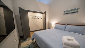1 bedroom, iron/ironing board, WiFi, bed sheets - Stay Roanoke | New 1BR Near Brewery, River, Town (Buchanan)