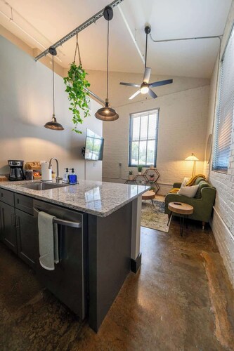 King bedroom Apartment - River - Brewery - Downtown