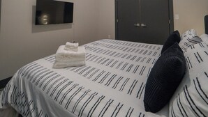 1 bedroom, iron/ironing board, WiFi, bed sheets - Stay Roanoke | Modern 1BR Apt next to Brewery! (Buchanan)