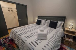 1 habitación, tabla de planchar con plancha, wifi y ropa de cama