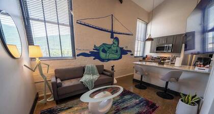 New King Bed Apartment: Brewery| River| Downtown
