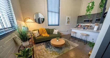 New 3 BR Apartment King Beds |Brewery |River| i-81