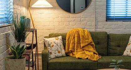 New 3 BR Apartment King Beds |Brewery |River| i-81