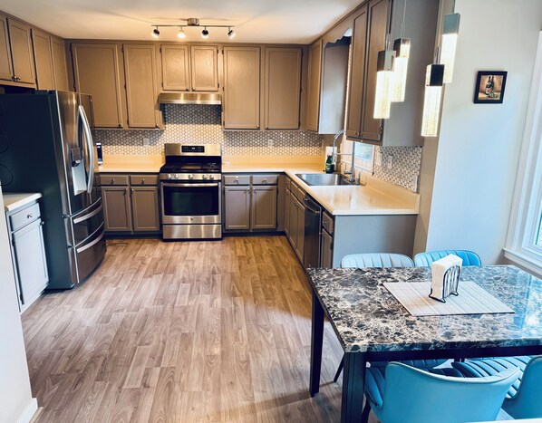 ميكروويف، فرن، موقد طهي مسطح، غسالة أطباق