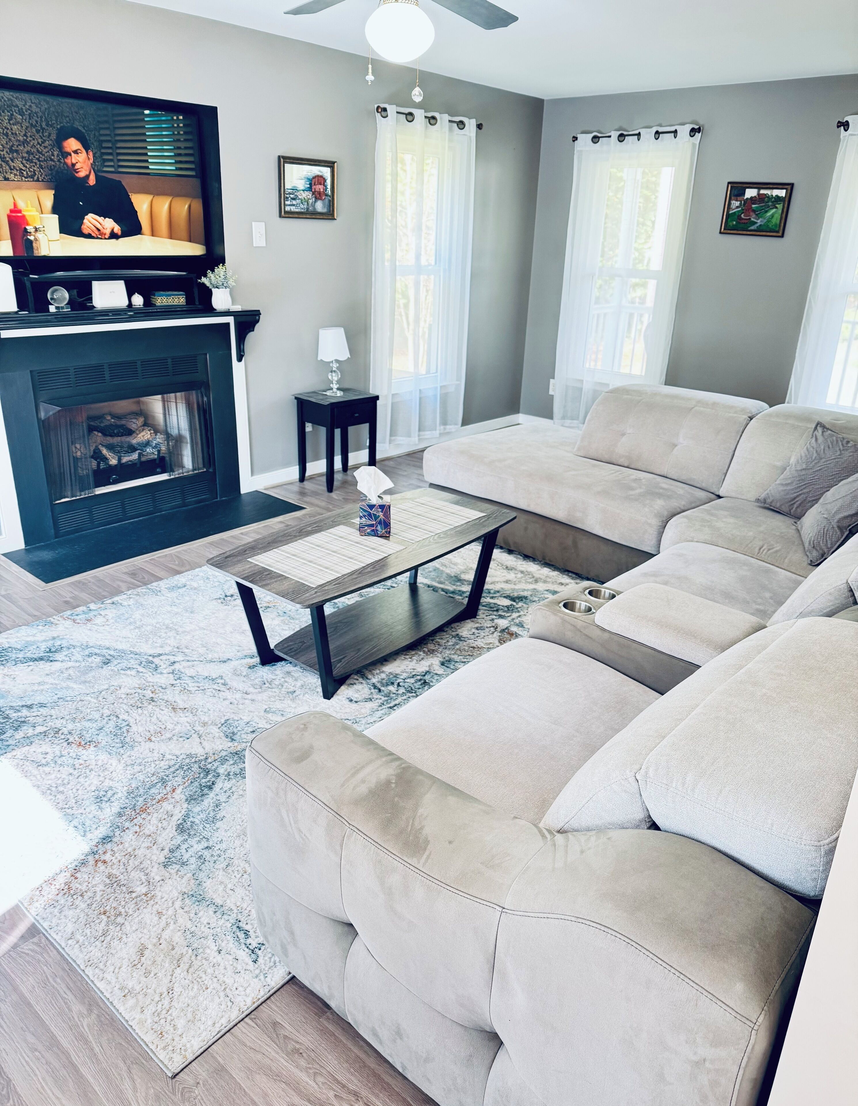 Televisión y chimenea 