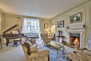 Smart TV, fireplace, video games