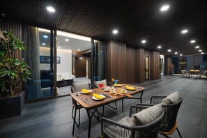 Dining - Luxurious Suite with Ocean view (Đà Nẵng)