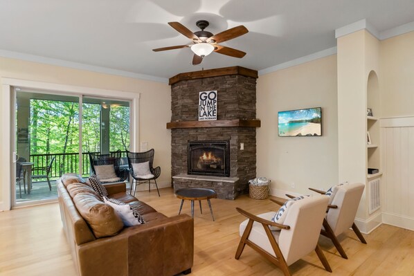 Smart TV, fireplace, stereo