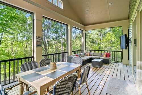 Cozy Lakefront Getaway with Dock, Fire Pit, hot tub & Screened Porch