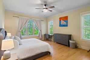 3 bedrooms, desk, travel cot, free WiFi