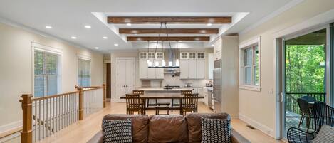 Smart TV, fireplace, stereo
