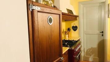 Forno, piano cottura, lavastoviglie