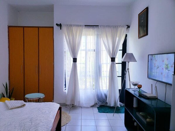 1 bedroom, iron/ironing board, internet, bed sheets