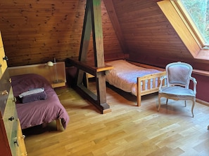 4 bedrooms, iron/ironing board, free WiFi, bed sheets