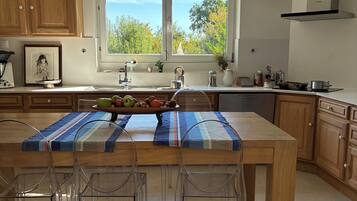 Réfrigérateur, four, plaque de cuisson, lave-vaisselle