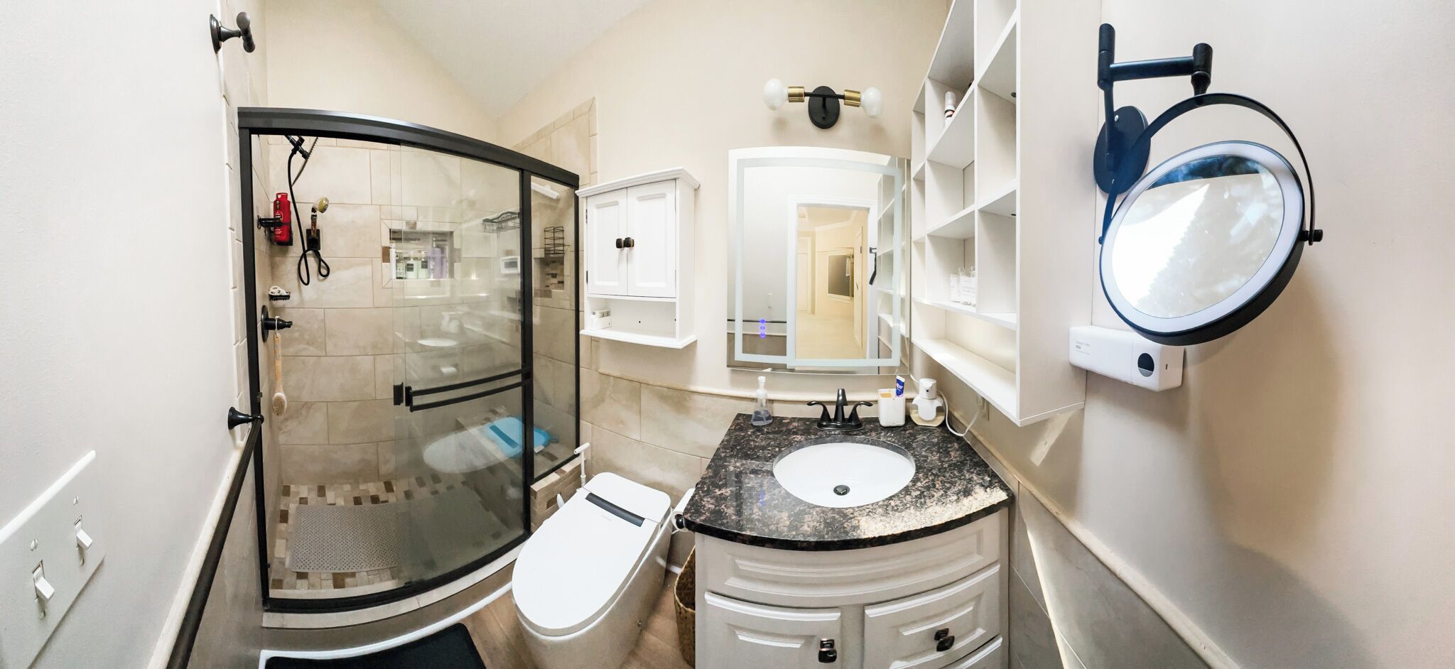 Shower, hair dryer, bidet, towels