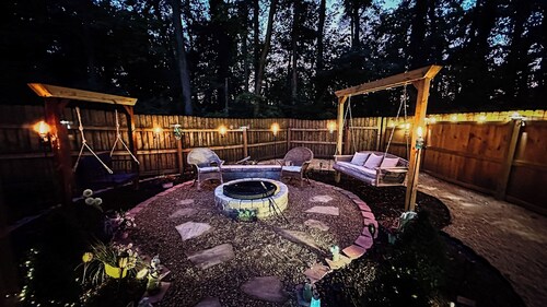 Private Urban Oasis with heated pool spa, outdoor bar and TV, firepit, corn hole