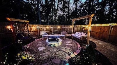 Private Urban Oasis with heated pool spa, outdoor bar and TV, firepit, corn hole