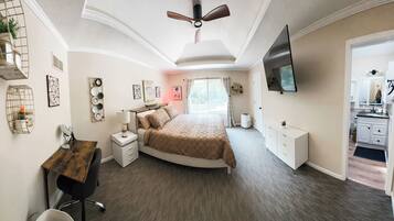 3 bedrooms, desk, free WiFi, bed sheets