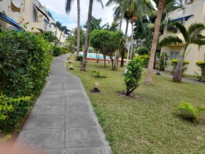 Property grounds - BEST Location Apartment in Flic en Flac - Around 10 mins walk to the beach ... (Flic en Flac)