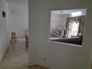 TV - BEST Location Apartment in Flic en Flac - Around 10 mins walk to the beach ... (Flic en Flac)