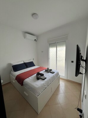 2 室のベッドルーム、アイロン / アイロン台、WiFi、ベッドシーツ