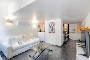 Apartment | Living area - Beautiful Air-conditioned Apt 2br/8p - Cannes (Cannes)