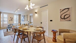 Dining room - Sublim Apartement in the Center of Paris/le Marais (Paris)