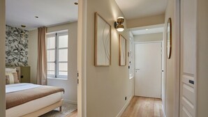 2 bedrooms, laptop workspace, iron/ironing board, bed sheets - Sublim Apartement in the Center of Paris/le Marais (Paris)
