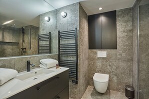 Hair dryer, soap, shampoo - Sublim Apartement in the Center of Paris/le Marais (Paris)