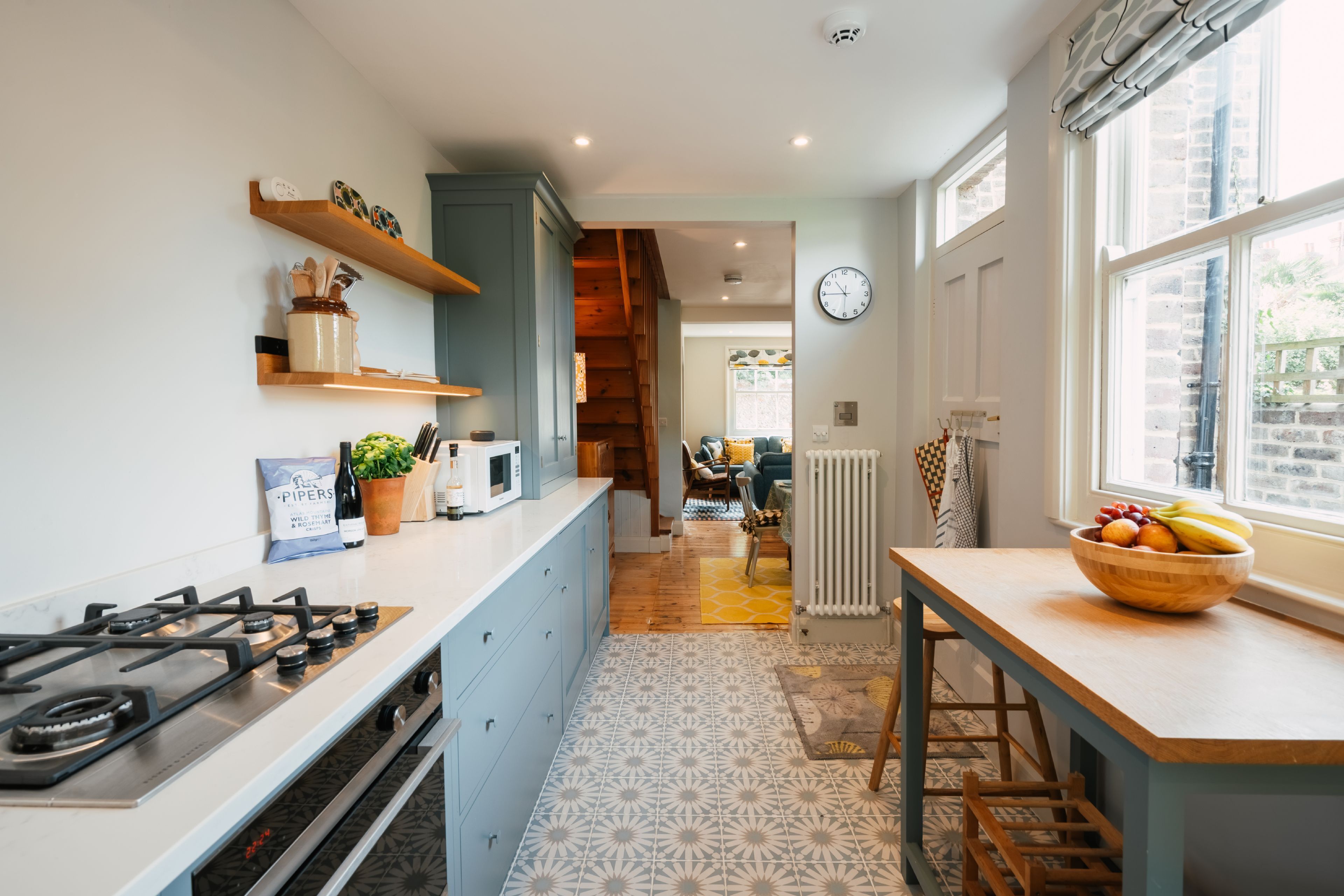 Kjøleskap, mikrobølgeovn, ovn og oppvaskmaskin