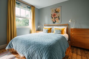 2 habitaciones, escritorio, tabla de planchar con plancha y wifi 