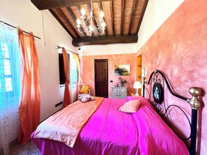 8 室のベッドルーム、WiFi、ベッドシーツ