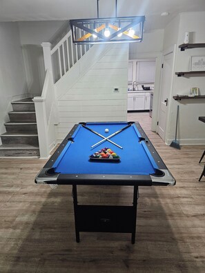 Game room - Work + Play + Kick back + Fam + Friends + Pets = Vibes are self made! (Indianapolis)