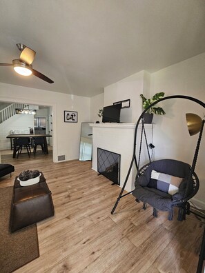 TV, fireplace