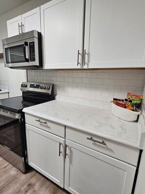 電子レンジ、オーブン、コンロ、食器洗い機