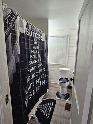 Handtücher, Seife, Toilettenpapier