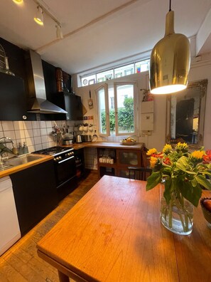 Private kitchen - Apartment Paris Marais 2 bedrooms 4 persons, courtyard, near Place des Vosges (Paris)