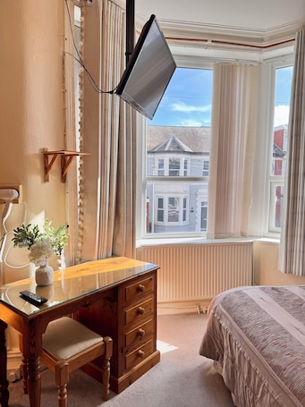 Standard Double Room | Desk, iron/ironing board, free WiFi