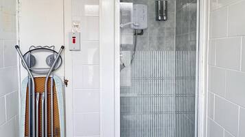 Family Quadruple Room | Bathroom | Shower, hair dryer, slippers, towels