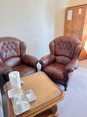 Standard-Doppelzimmer | Schreibtisch, Bügeleisen/Bügelbrett, kostenloses WLAN