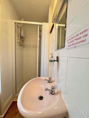 Family Triple Room | Bathroom | Shower, hair dryer, towels, soap