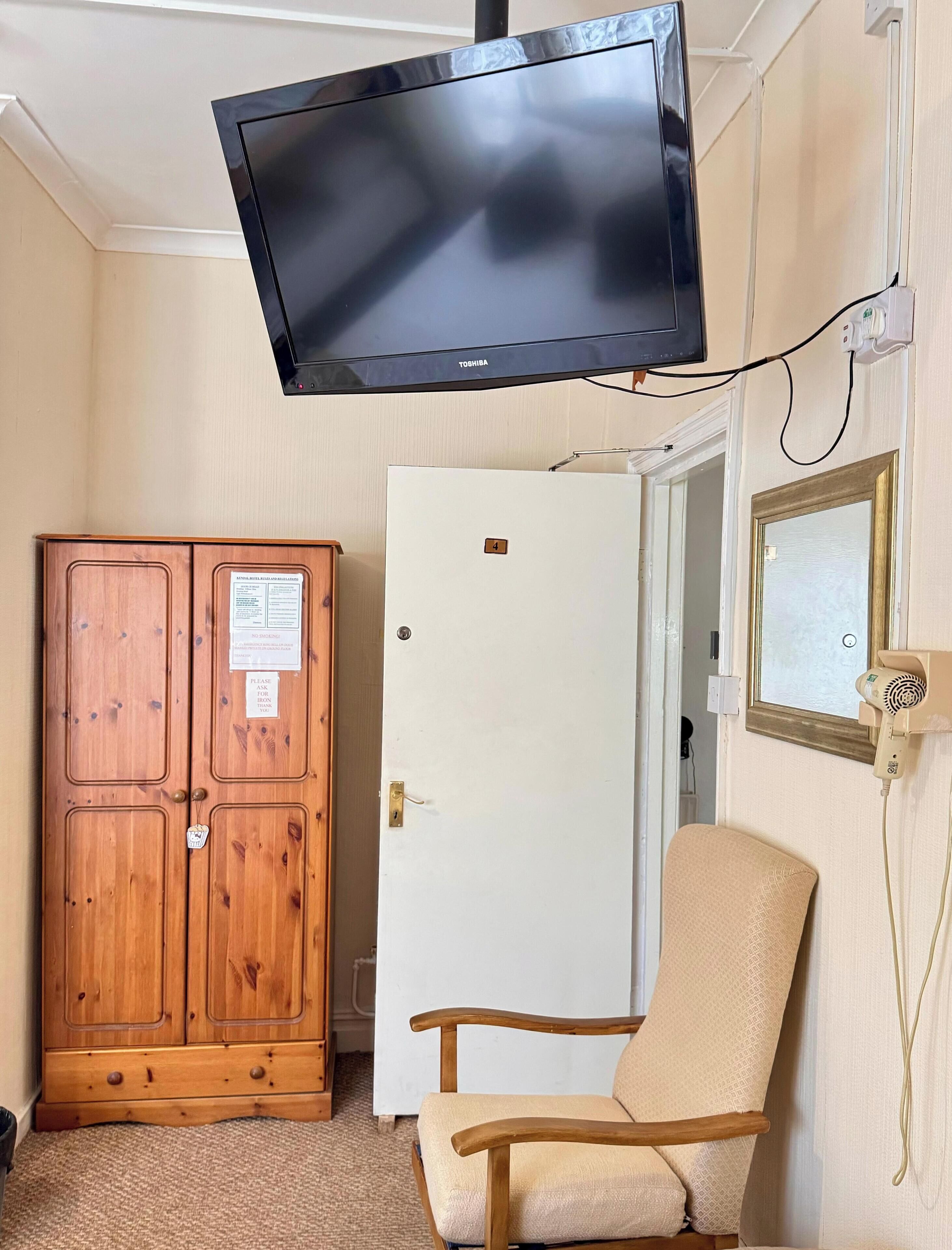 家庭房 | 办公桌、熨斗/熨板、免费 WiFi