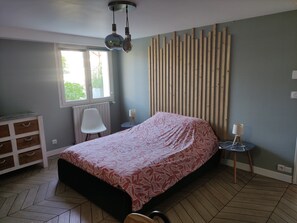 1 bedroom, desk, iron/ironing board, travel cot - Apartment with garden (Poitiers)