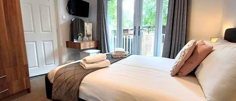 2 bedrooms, iron/ironing board, bed sheets