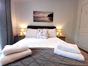 2 bedrooms, iron/ironing board, bed sheets