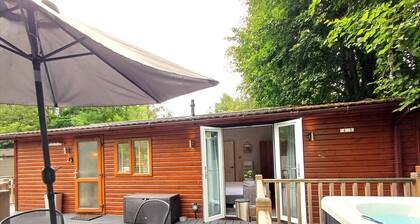 Wynander Lodge - a holiday lodge that sleeps 4 guests in 2 bedrooms