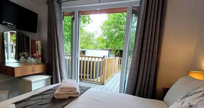 Wynander Lodge - a holiday lodge that sleeps 4 guests in 2 bedrooms