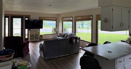 Cozy 2-bedroom cabin in charming Buffalo City with AC